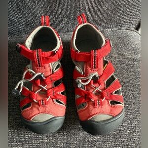 Keen Red and Black Sandals for Versatile Comfort/boys size 13